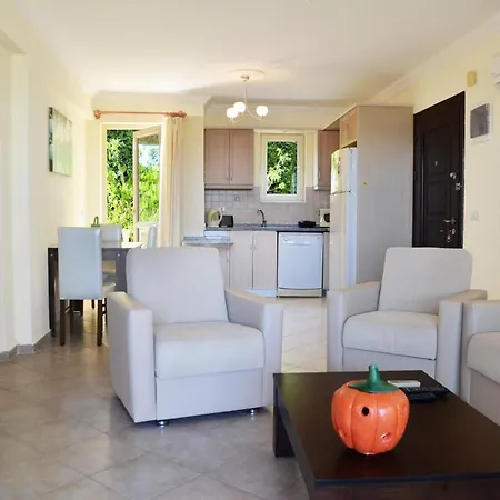 Mesmerizing With 21 Shared Pools In Milas Apartman