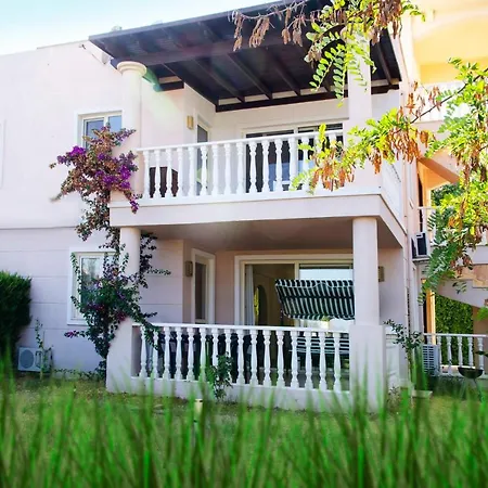 Apartman Mesmerizing With 21 Shared Pools In Milas *