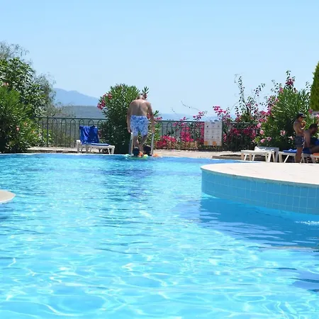 Mesmerizing With 21 Shared Pools In Milas Apartman *